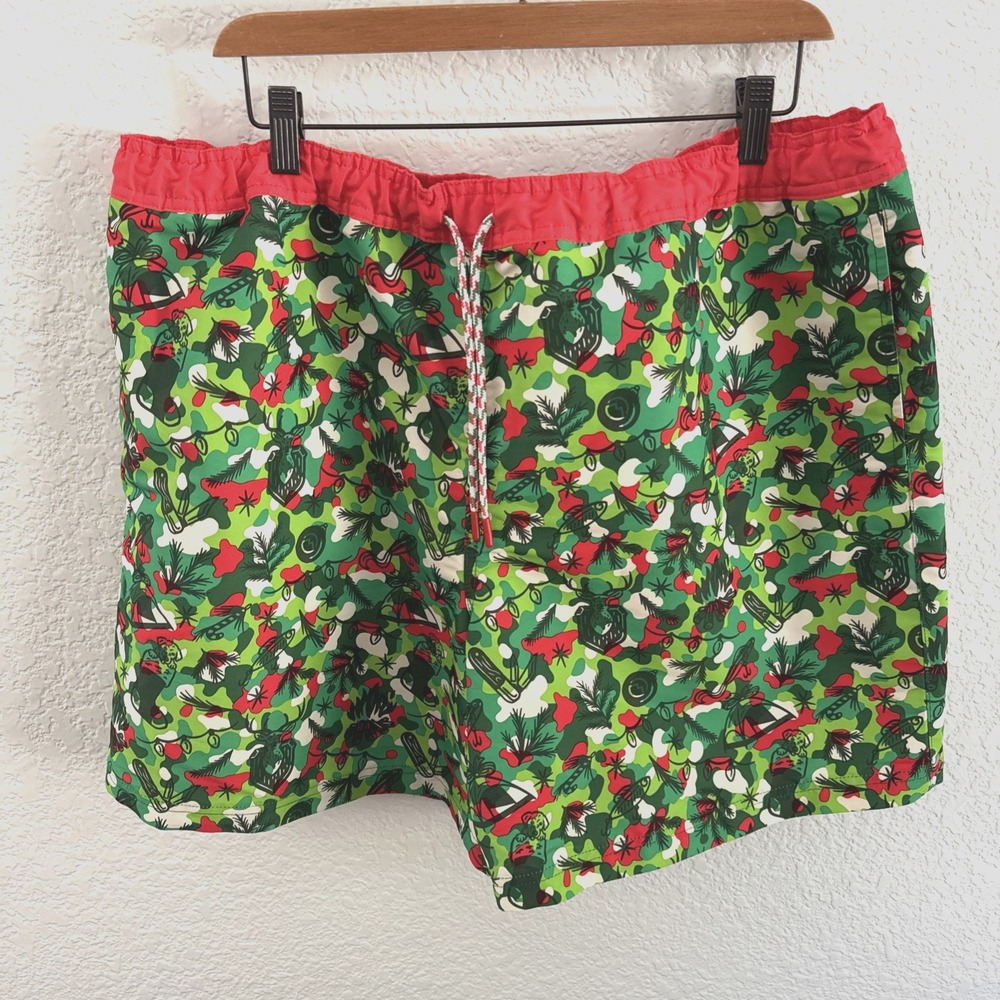 Magellan Outdoors Mens XL Holiday Christmas Theme Boat Shorts Green Fish Gear